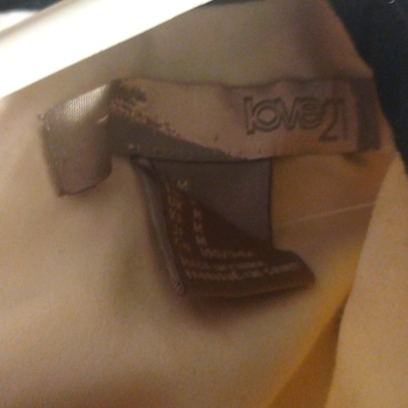 4/$20 Gorgeous cream colored dress with cutouts and black trim-M - Picture 3 of 7